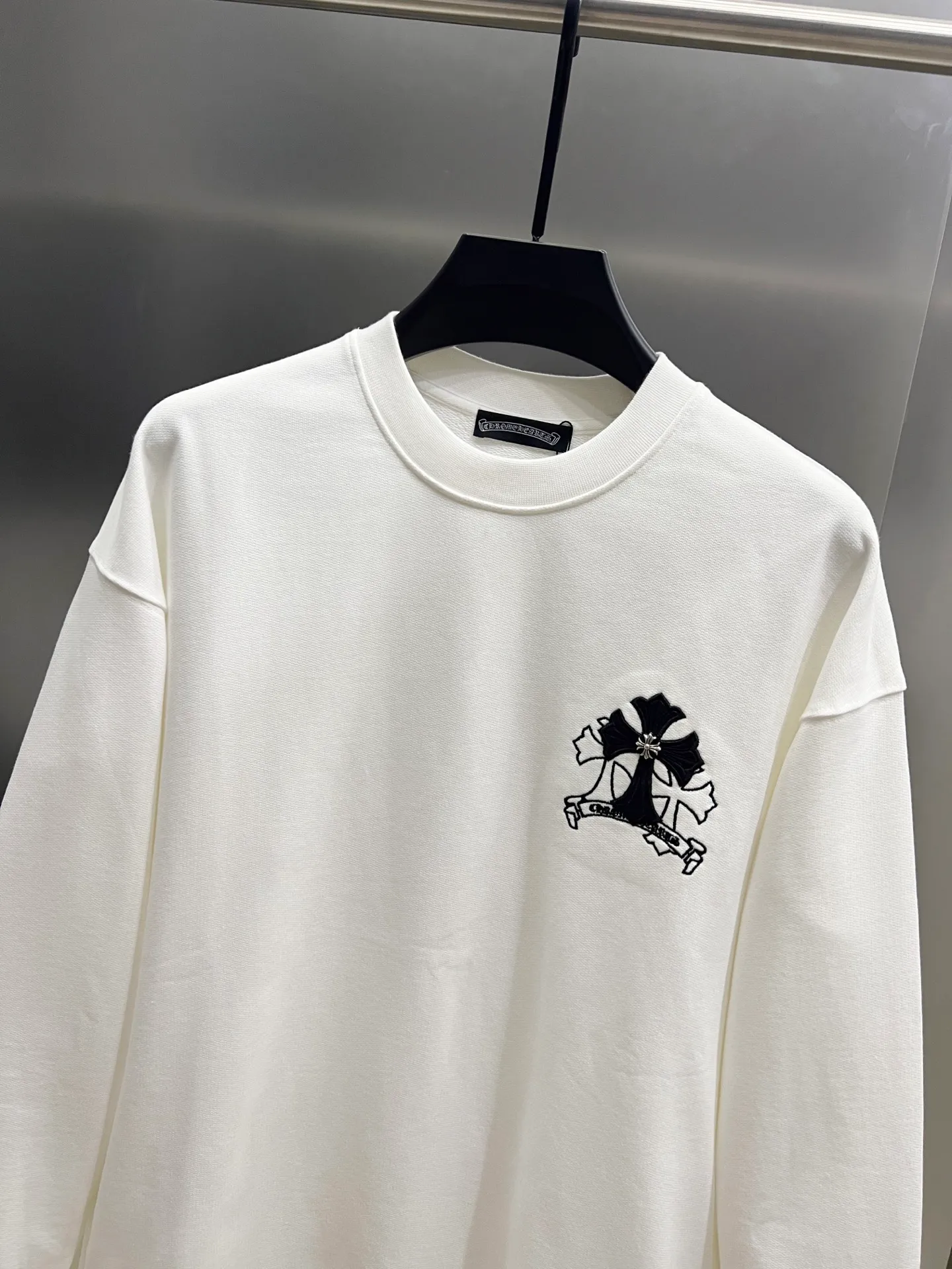 🅿️310 CH Cro 2025 Autumn and Winter New Customized 430g Double Yarn Fabric Round Neck Long Sleeve Sweater Chest Cross Pastel Embroidery Technology Classic Sanskrit Letters Embroidery Pastel + Hardware Design Technology High-end Version! The same loose version for men and women S M L XL XXL five sizes color black white